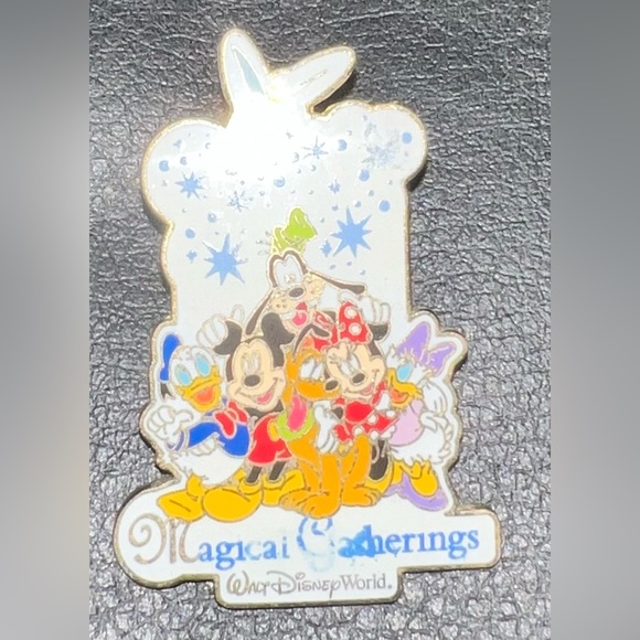 Disney: 2004 Mickey & Friends Pin - Picture 3 of 5